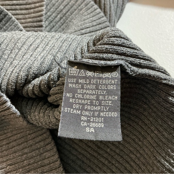 Victorinox Swiss Army Crew Gray Sweater Size M - Picture 12 of 12